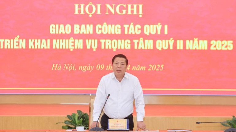 Bộ trưởng Xây dựng Trần Hồng Minh phát biểu ý kiến chỉ đạo.